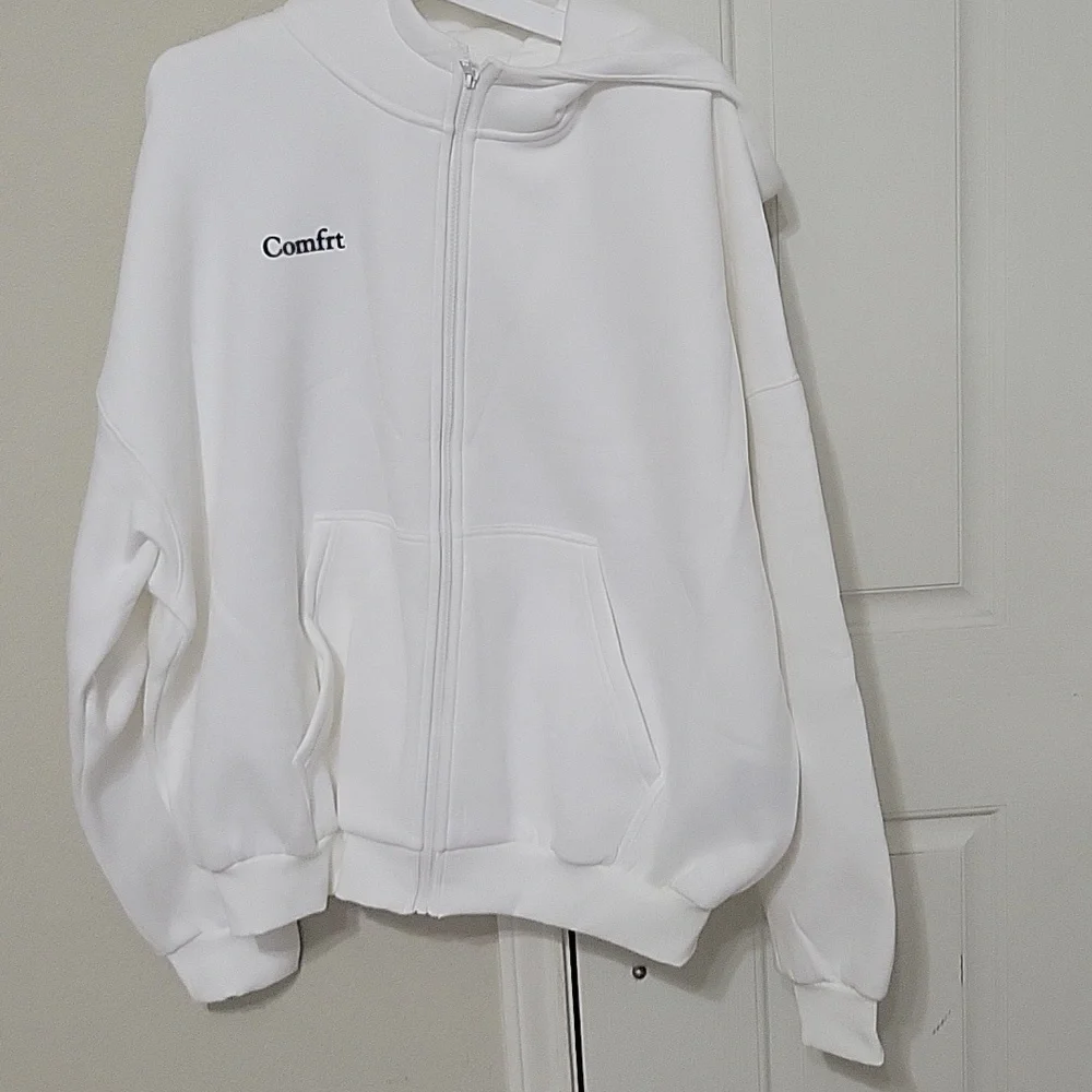 Oversized White Hoodie Sweatshirt with Relaxed Fit - Picture 2 of 5